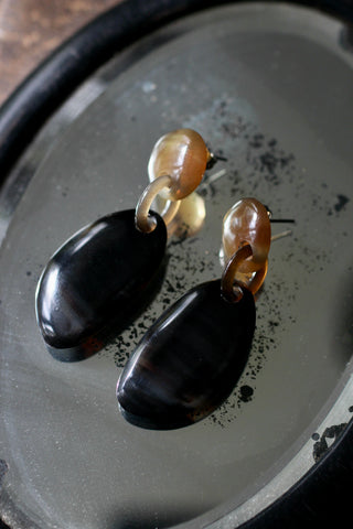 Natural pebble earrings | Brown Horn