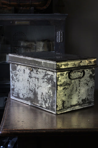 VINTAGE DEED BOX (129) No Key