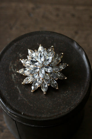 DAISY brooch