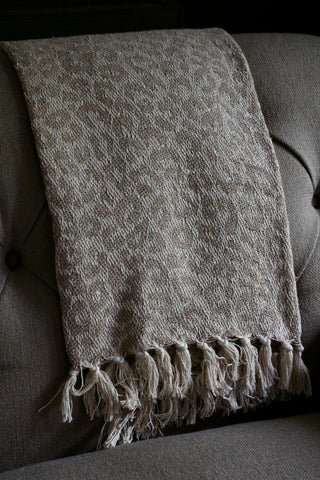 Throw, made from surplus yarn | leopard pattern