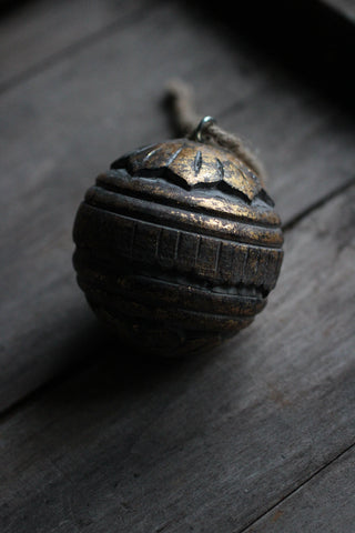 Wooden Carved Christmas Bauble (sml)