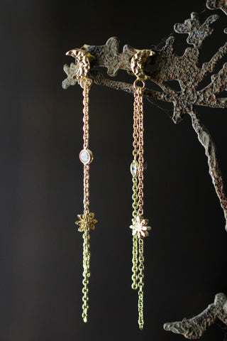 Chain moon earrings with pendants
