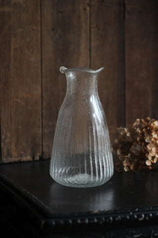 Ribbed Vase with lip