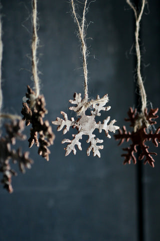 Bark snowflakes natural with hanger