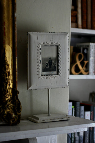 Frame on base with lace edge