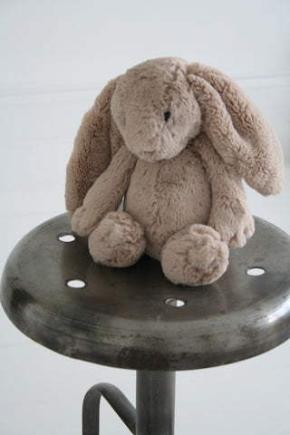 BASHFUL BUNNY Beige