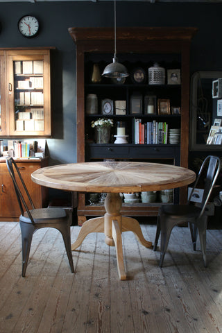 Elm Round Table